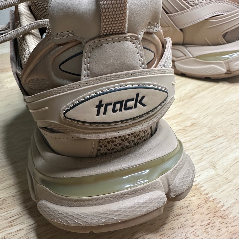 Balenciaga Beige Sneakers - Picture 9 of 12